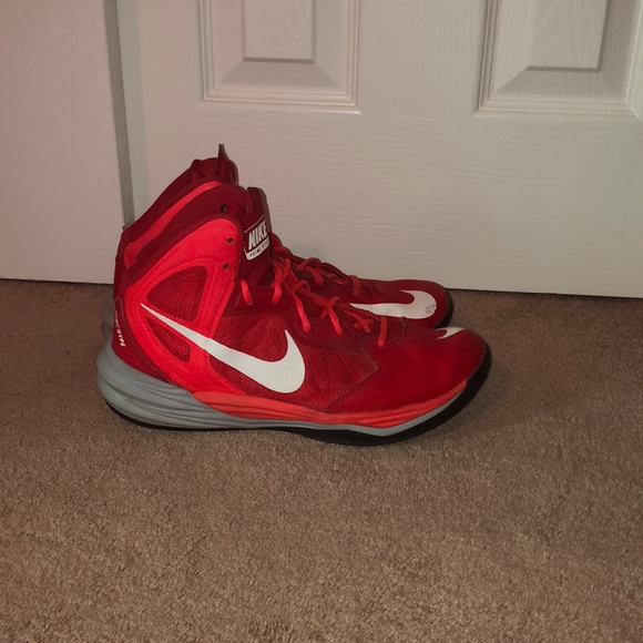 mens size 9 basketball shoes